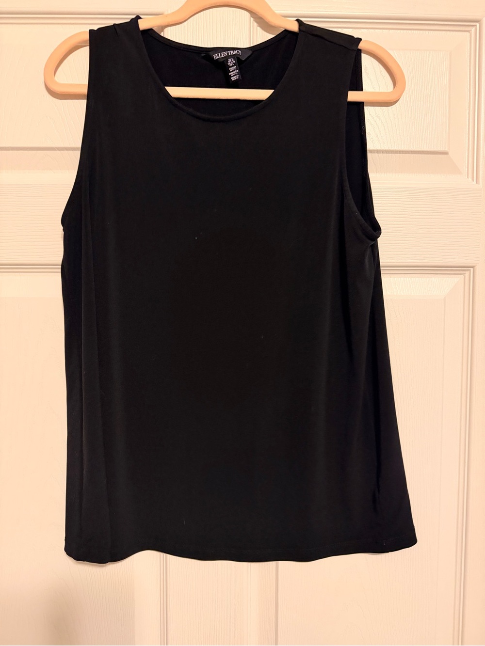 Ellen Tracy Black Sleeveless Crewneck Tank
